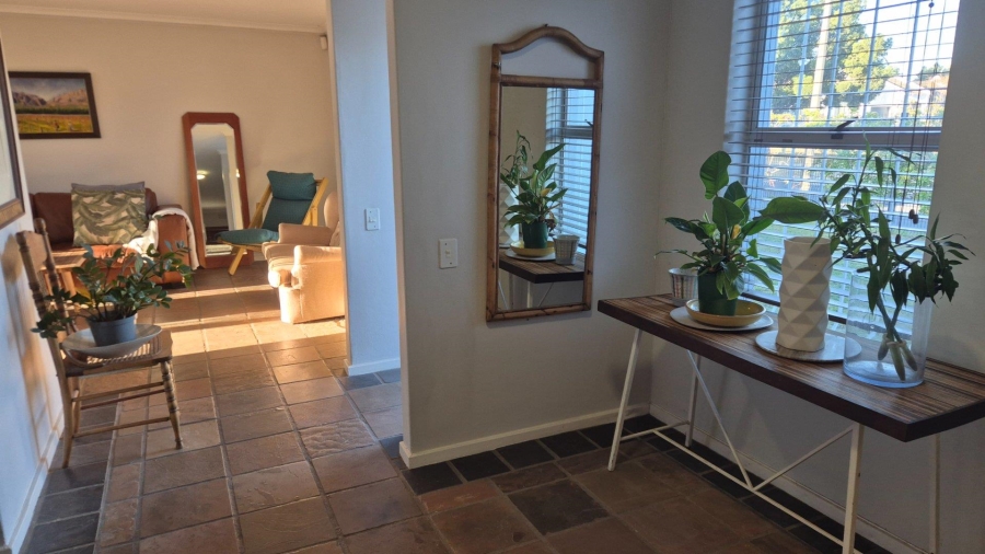 To Let 3 Bedroom Property for Rent in Loevenstein Western Cape